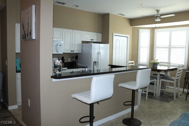 Building Photo - 16685 Lake Cir Dr