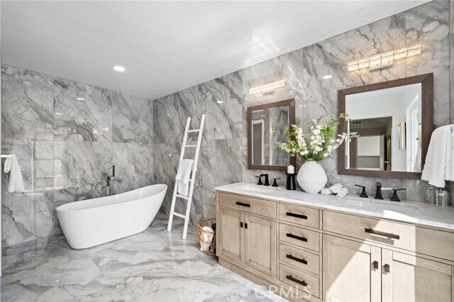 Building Photo - 39 Cape Cod