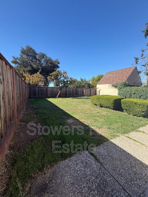 Building Photo - 435 W Merle Ct