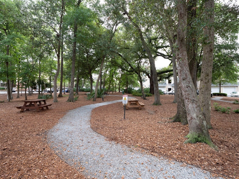 walking trails - 500 Bucksley Ln