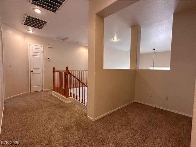 Building Photo - 2586 Highland Cliff Dr