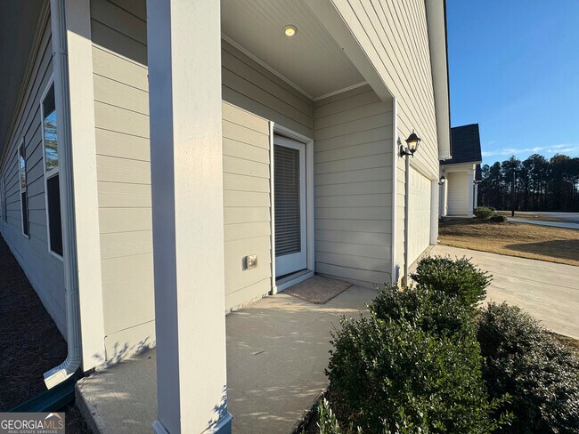 Building Photo - 214 N Dogwood St