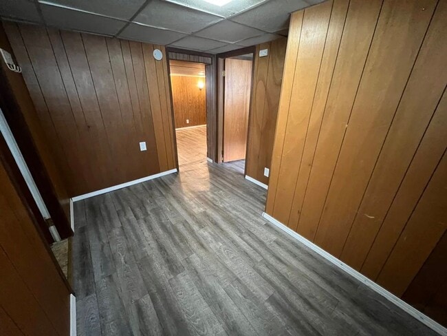 Building Photo - 406 S 6th Ave