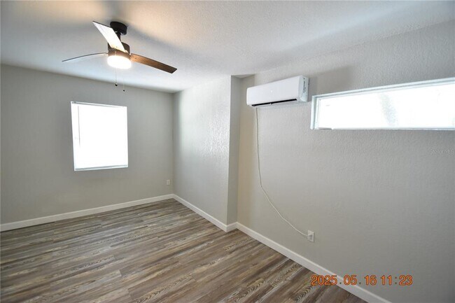 Building Photo - 419 Stremma Rd