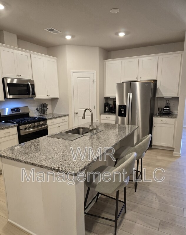 Building Photo - 15612 Country House St