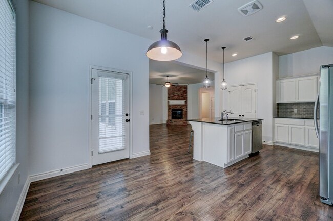 Building Photo - 3900 Sierra Vista Way