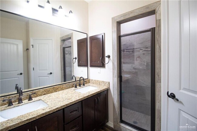 Building Photo - 16 Imperial Oak Dr