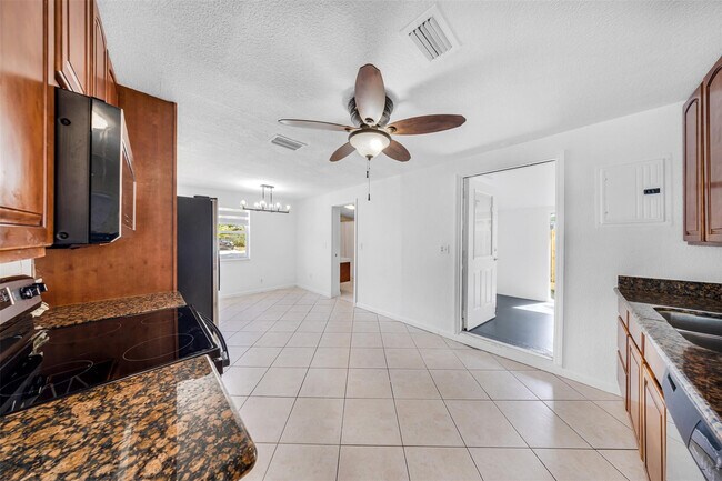 Building Photo - 5921 NE 1st Ave.