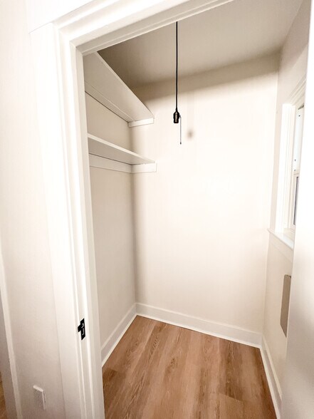 Building Photo - 420 Main St