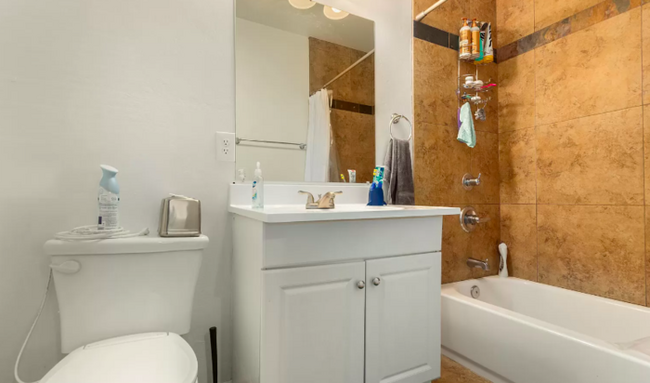 Building Photo - FULLY REMODELED HOME WITHIN A SHORT DISTAN...