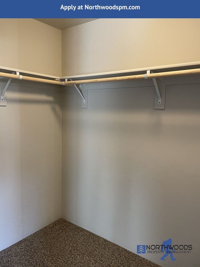 Building Photo - Newer 3 Bedroom 2 Bath Home-Large Fully Fenced Back Yard.