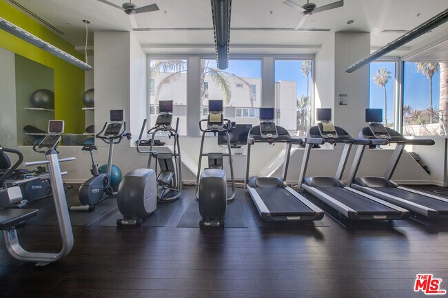 Building Photo - 3111 Vía Dolce