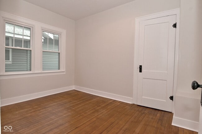 Building Photo - 3928 N Kenwood Ave