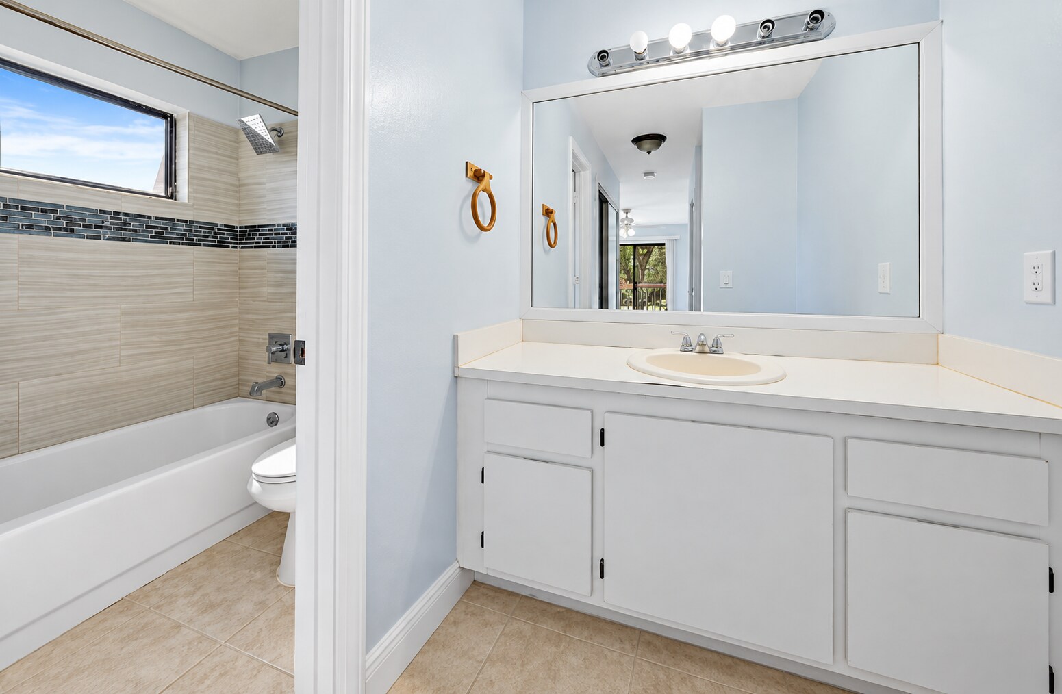 Building Photo - 4012 Palm Bay Cir