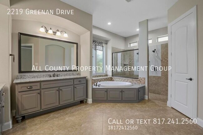 Building Photo - 2219 Greenan Dr