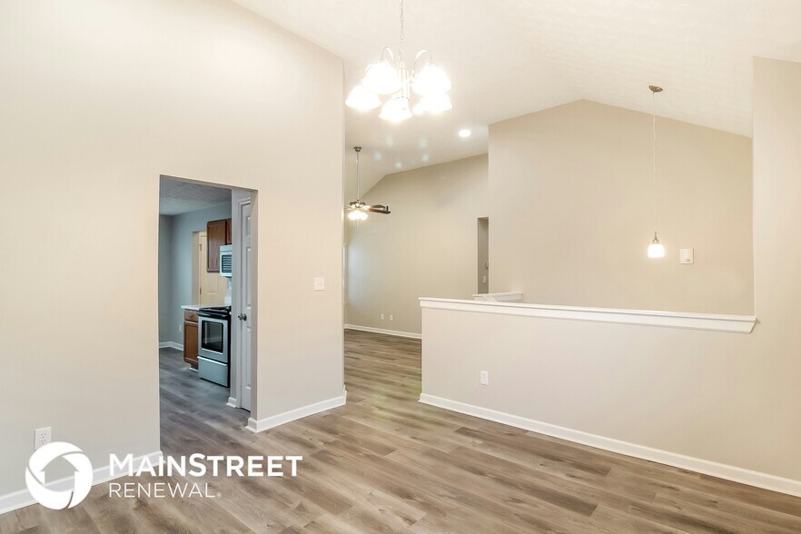 Building Photo - 1286 Live Oak Terrace