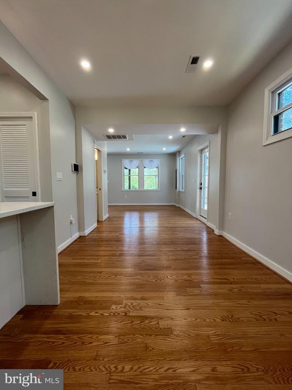 Building Photo - 327 Whittier St NW