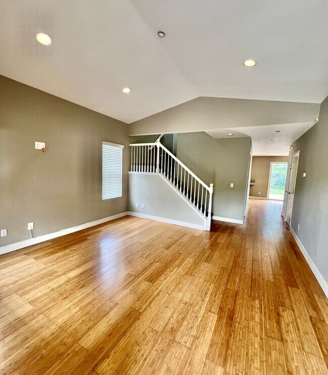Building Photo - Elegant 3-Bedroom Home in Gated Vista Comm...