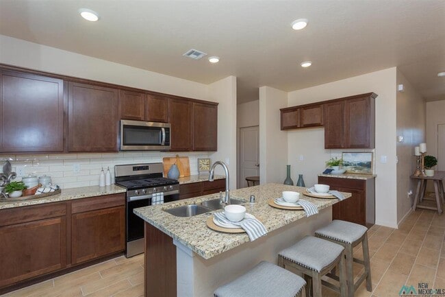 Building Photo - 8 Twin Berry Ct