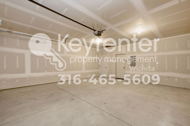 Building Photo - 12826 W Red Rock St