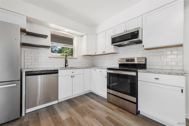 Building Photo - 32 Laura Dr