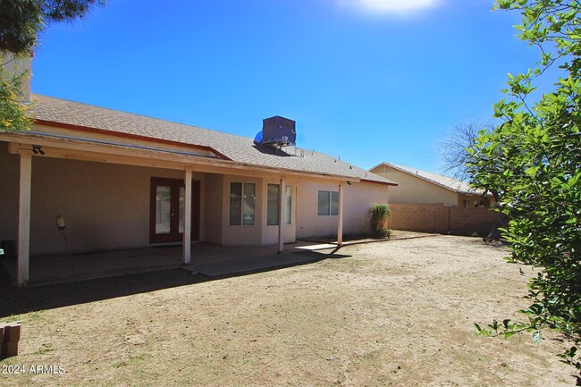 Building Photo - 1646 E Melissa St