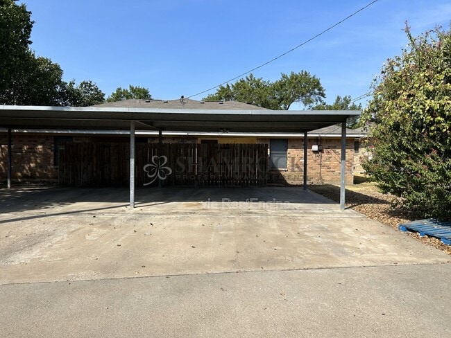 Building Photo - 1416 Chapel Ridge Rd