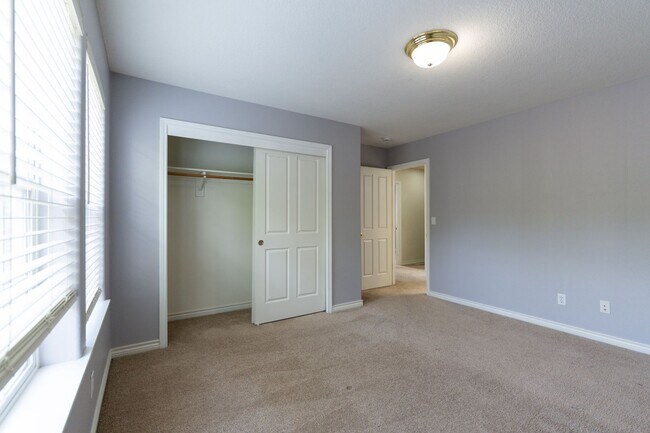 Building Photo - 16130 SW Loon Dr