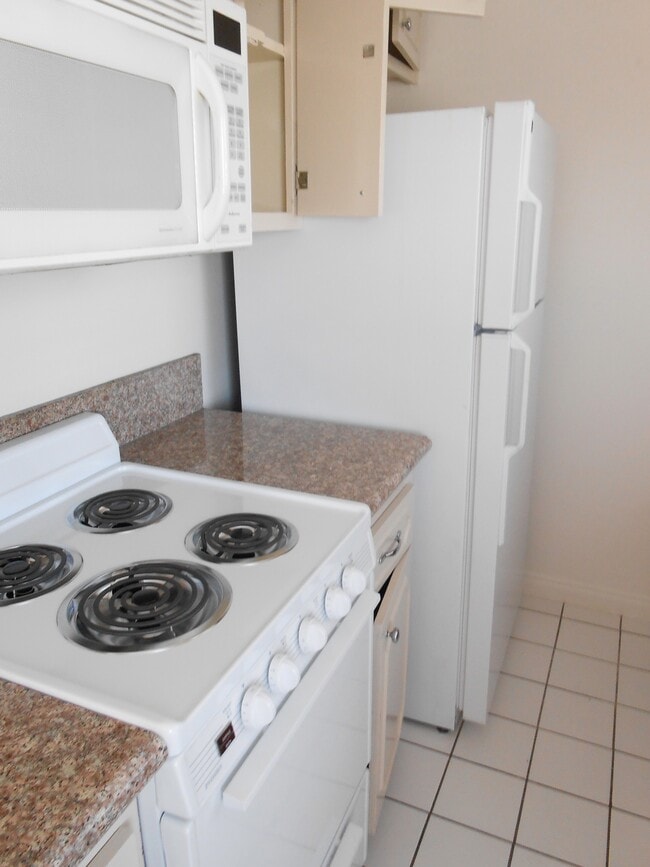 Building Photo - 335 Cedar Ave