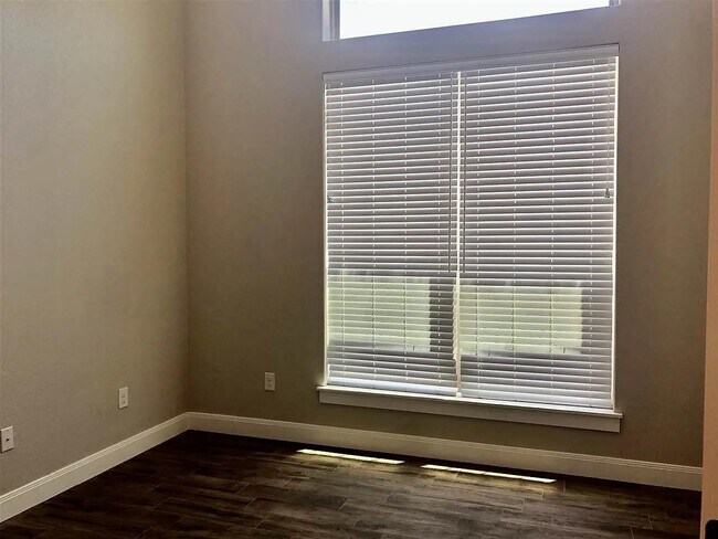 Building Photo - 120 Dove Ln