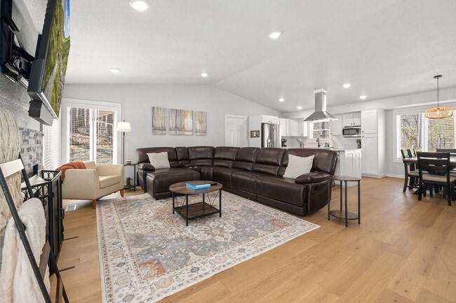 Building Photo - 6 Erith Ln