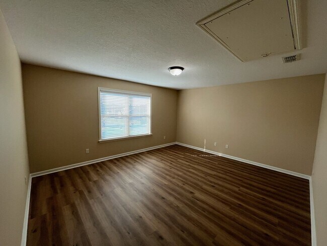Building Photo - Beautiful Brick Home in Fortson GA!! Must ...