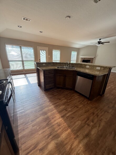 Building Photo - 7120 Echo Hill Dr
