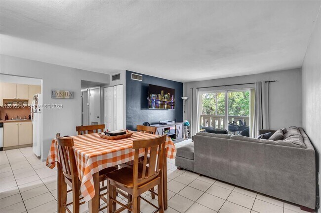 Building Photo - 7400 Miami Lakes Dr