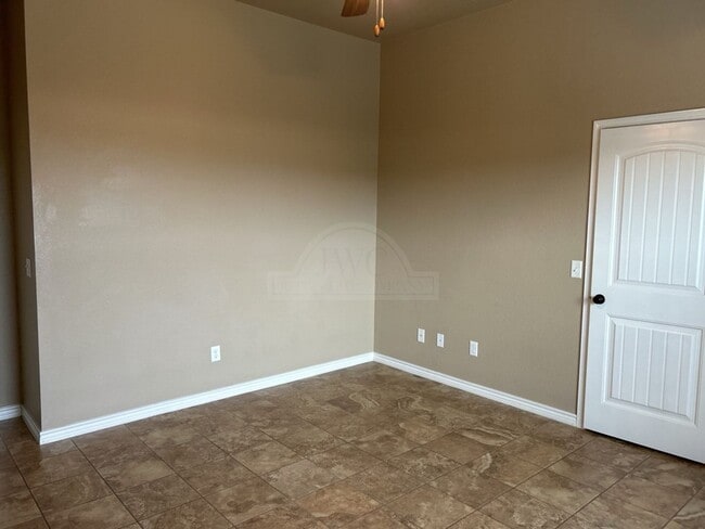 Building Photo - 406 Sladecek Dr