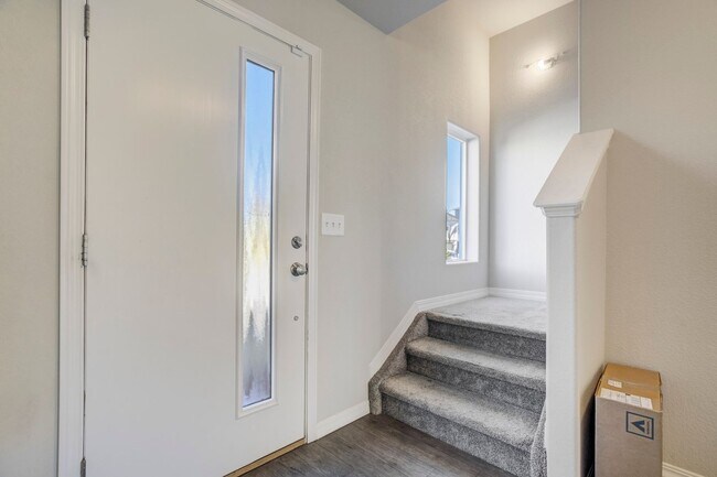 Building Photo - Modern 3bd Home Near Peterson AFB on Power...