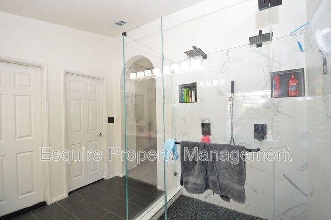 Building Photo - 4510 El Corazon Ct