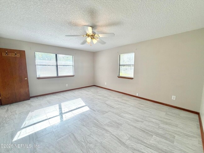 Building Photo - 3990 Clearwater Ln