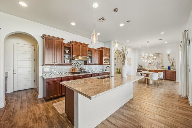 Building Photo - 3930 E Iris Dr