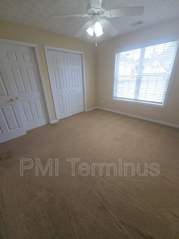 Building Photo - 6122 Farmwood Way SE
