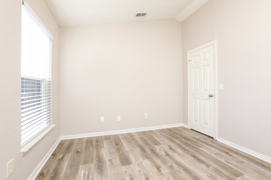 Building Photo - 4408 Creeks Run Blvd
