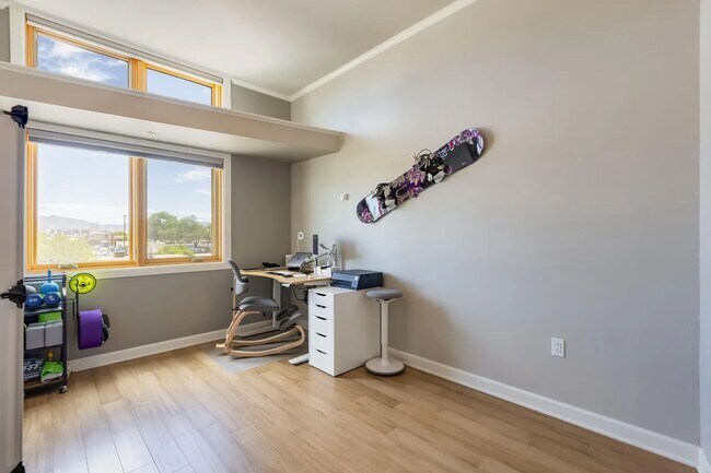 Building Photo - Modern Art Deco Two Bedroom Condo in Nob Hill