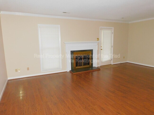 Building Photo - 2418 Cottage Pl