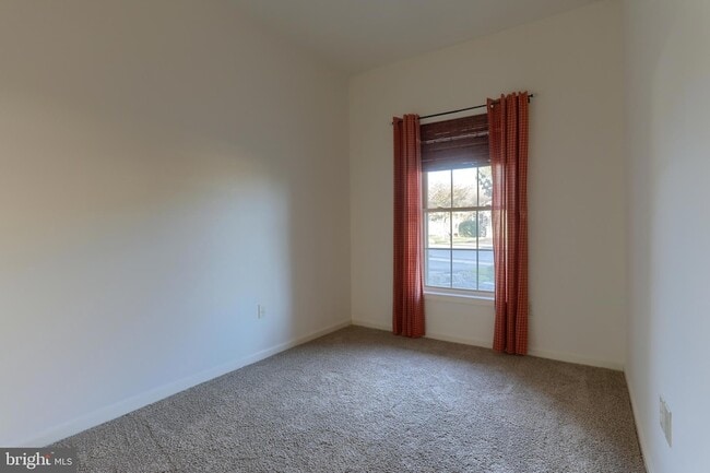 Building Photo - 712 Creekside Dr