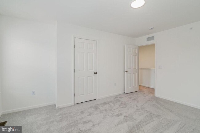 Building Photo - 7851 Briarwood Dr