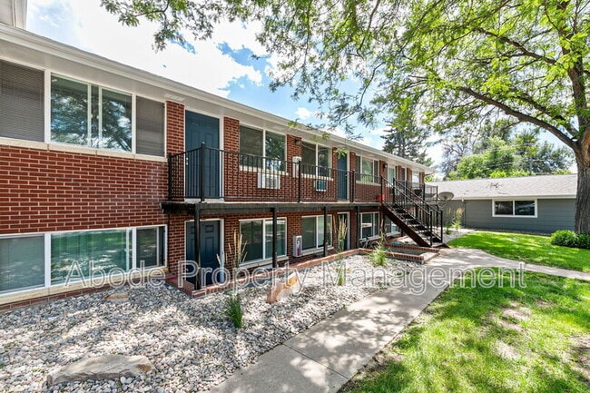 Building Photo - 466 W 10th St