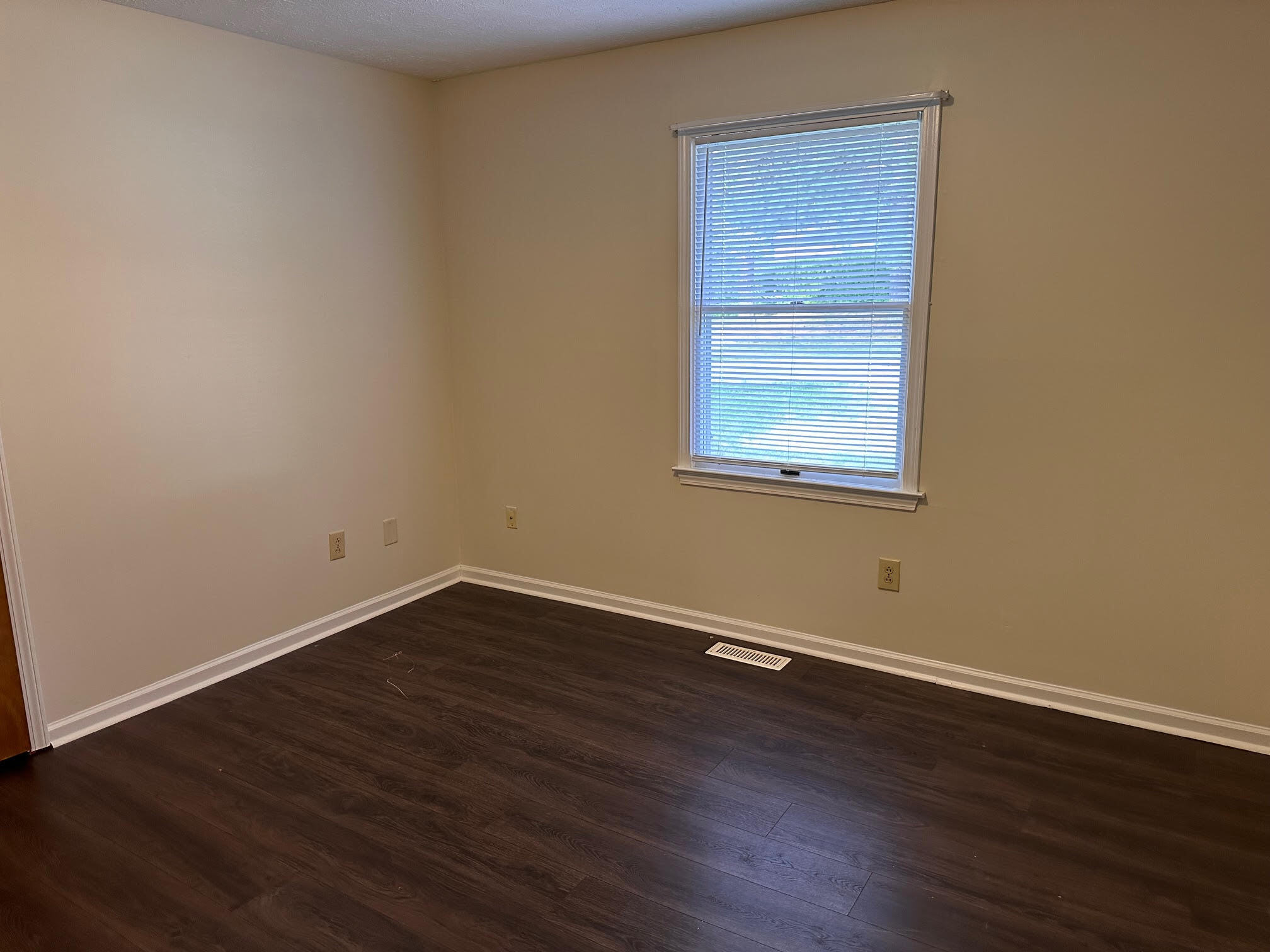 Building Photo - 129 Running Brook Trl