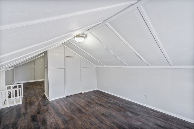 Building Photo - 207 Sunset Ave