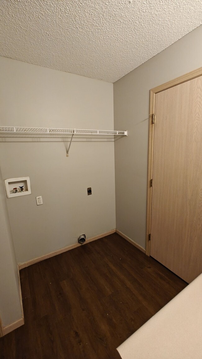 Building Photo - 10630 N Locust Ct