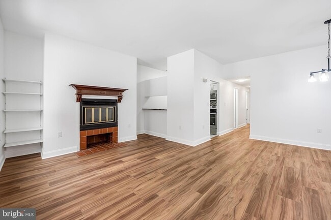 Building Photo - 13 Andrew Pl